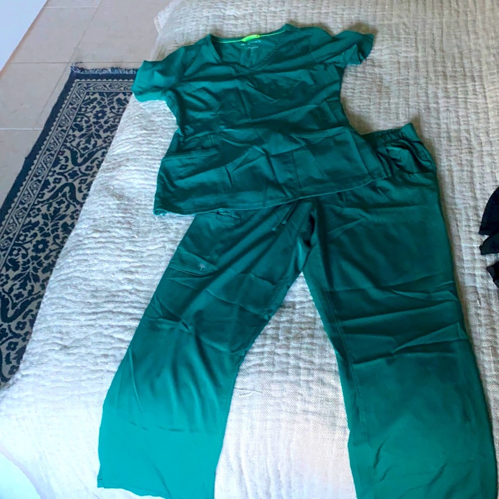 Healing Hands size Small Scrub Top with Size Medium Scrub Bottoms